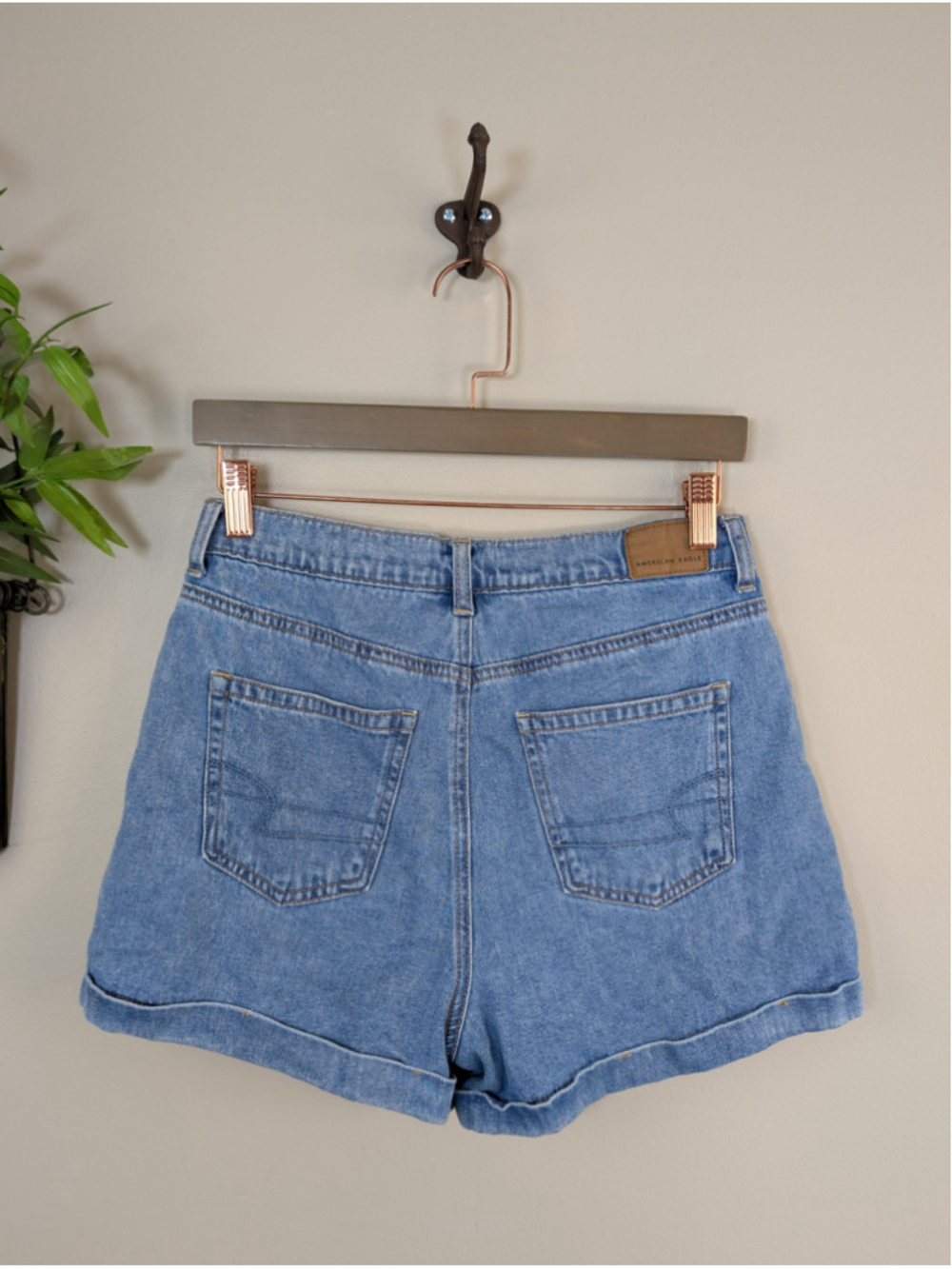 AE 4 Mom Jean Shorts High Rise Pleated Rolled Relaxed Medium Wash American Eagle - Picture 9 of 11
